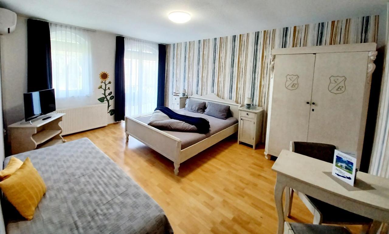 לינה וארוחת בוקר באלאטונפורד Margret Haus מראה חיצוני תמונה