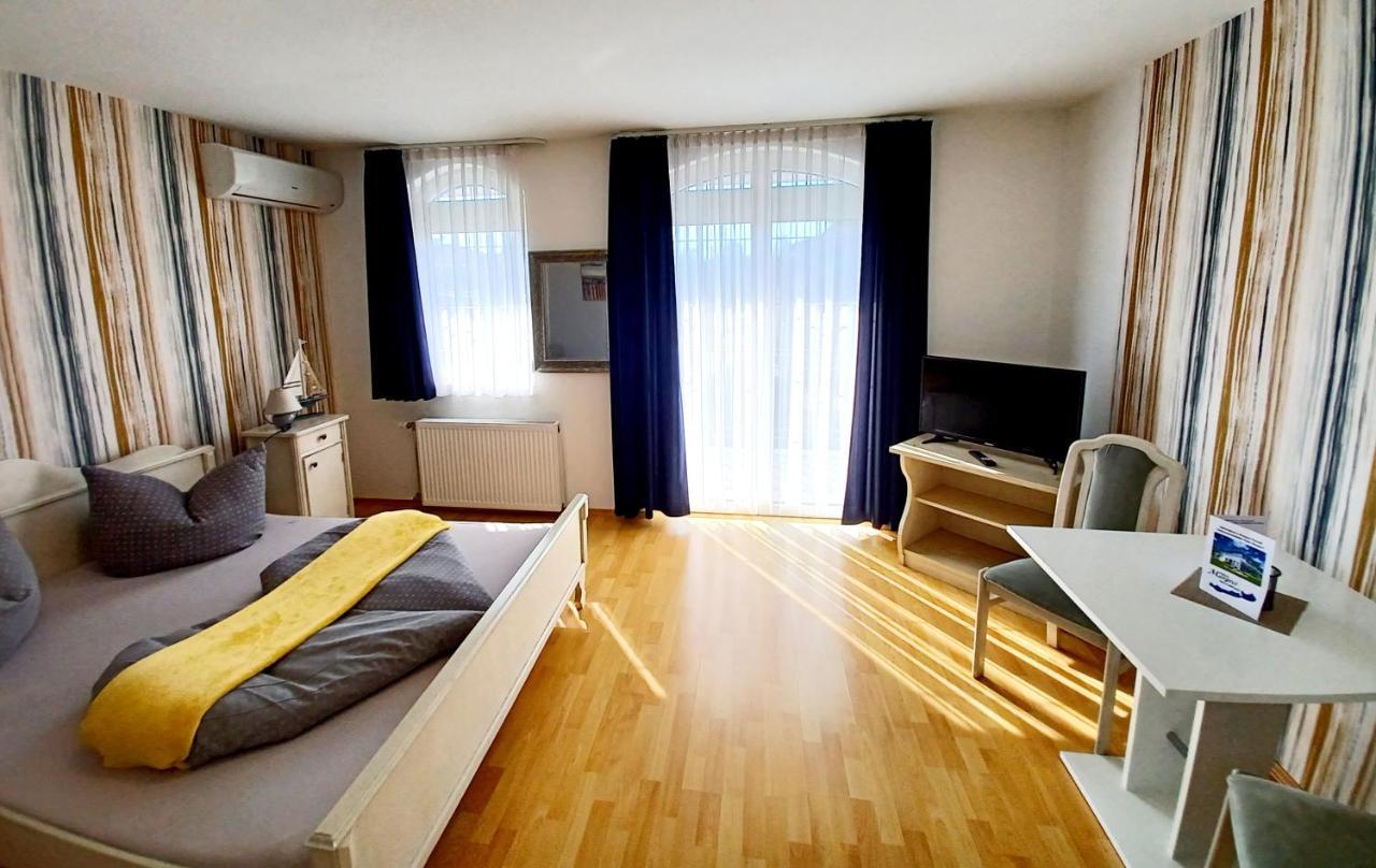 לינה וארוחת בוקר באלאטונפורד Margret Haus מראה חיצוני תמונה